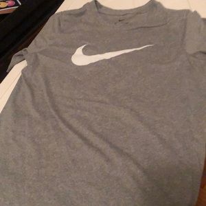 Nike boys shirt youth large